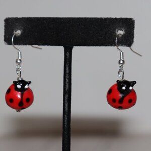 🐞 NWOT Silver and Red Glass Ladybug Dangle Earrings – 1.5" Tall  🌟